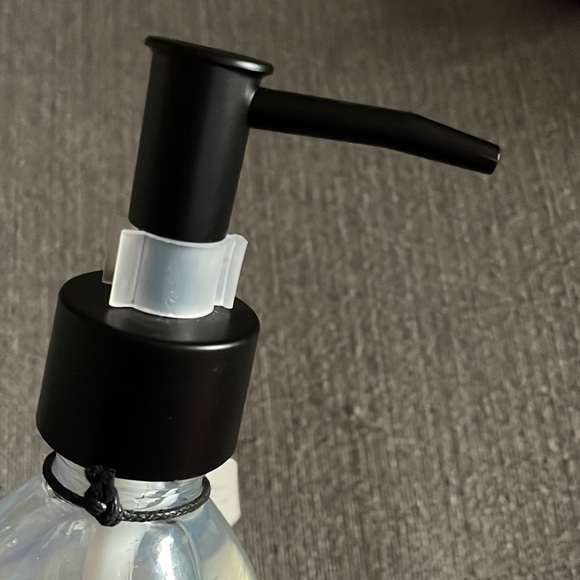 Rae Dunn Soap Feliz Navidog 16.2 Oz Sugar Cookie Soap - Picture 8 of 8